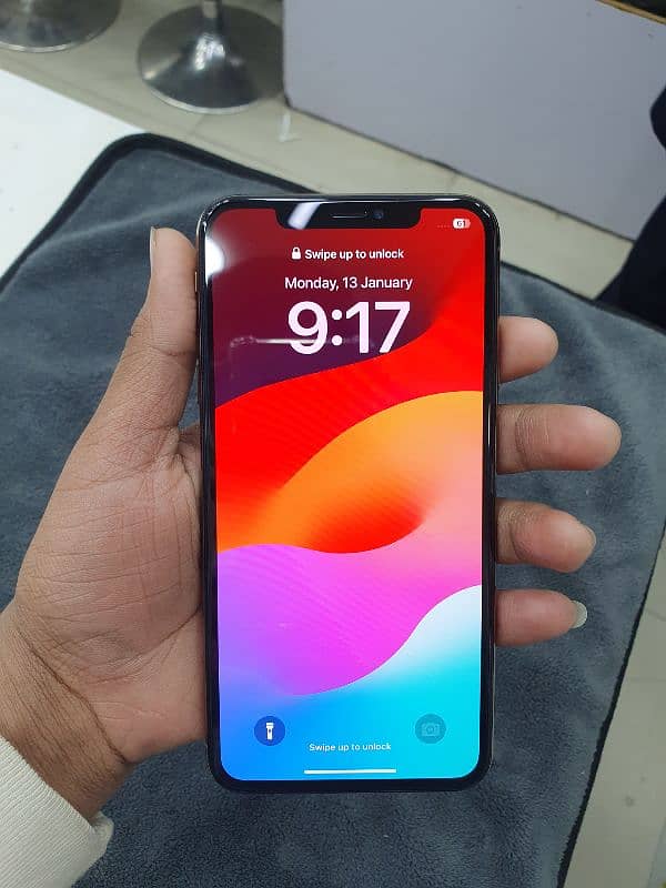 I phone XS Max Golden Color 256 GB 4