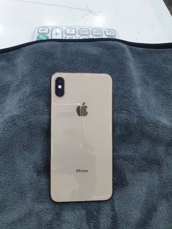 I phone XS Max Golden Color 256 GB 5