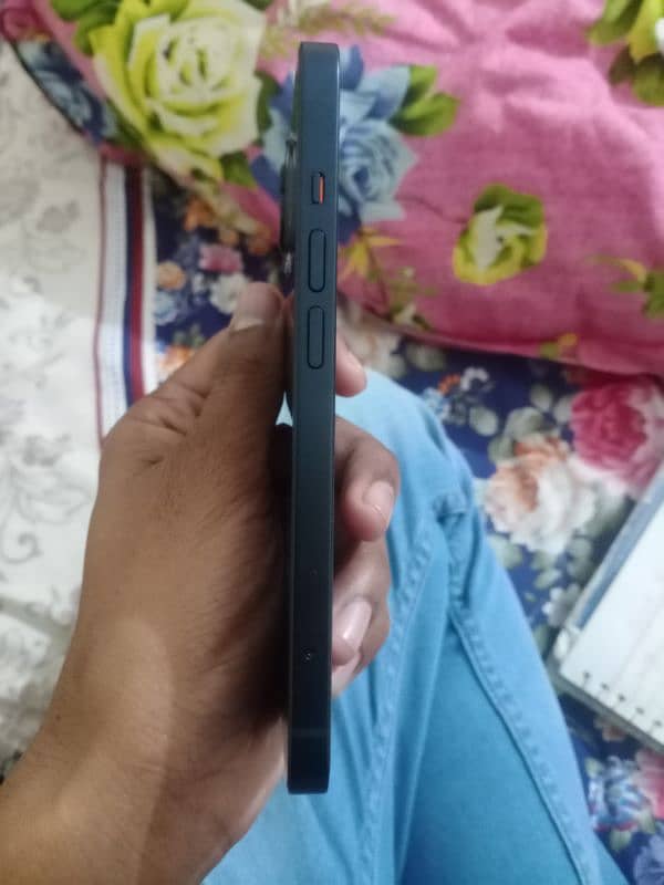 iphone 13 one hand used 10/10 for sale 1