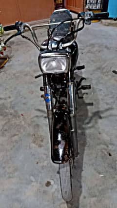 one hand used bike engine bilkul oki or body wise bilkul oki