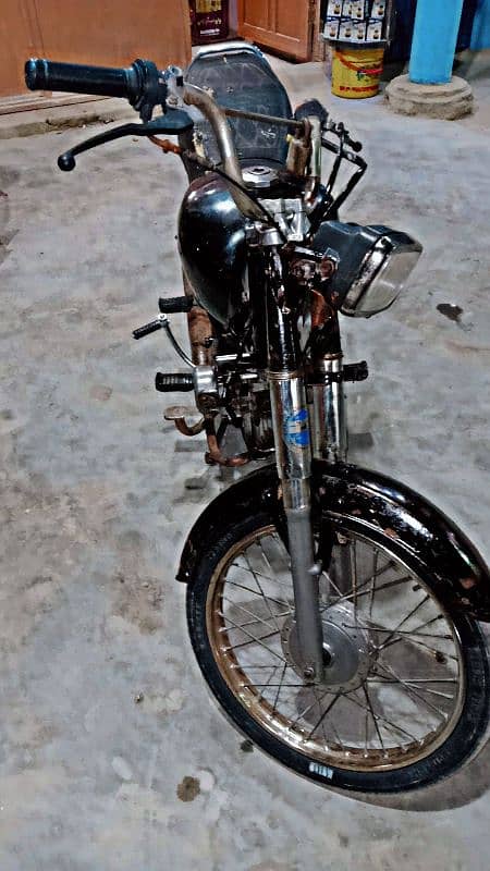 one hand used bike engine bilkul oki or body wise bilkul oki 4