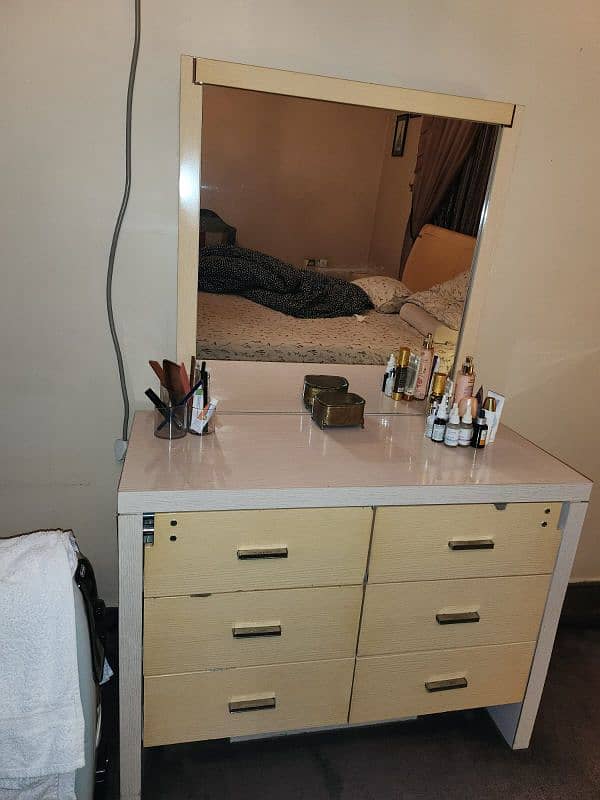 king size bed , 2 side tables, 1 dresser, led rack (unit) 2