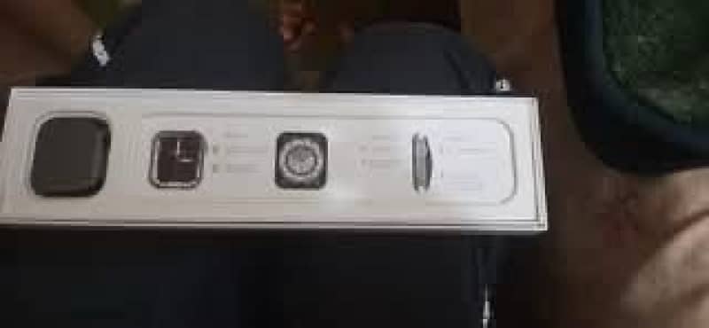 Apple Watch (Series 8) 2