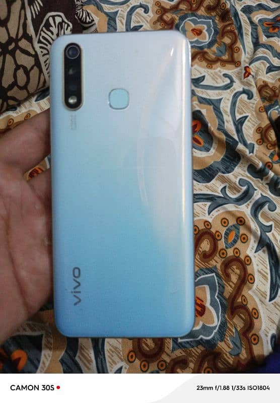 vivo y19 4.128 ha used ma bilkul ok ha koi masla nahi daba air charger 0