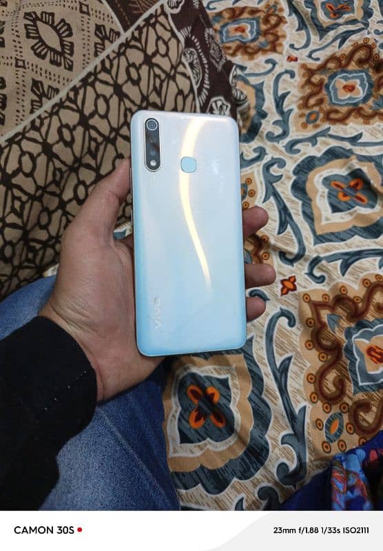 vivo y19 4.128 ha used ma bilkul ok ha koi masla nahi daba air charger 2