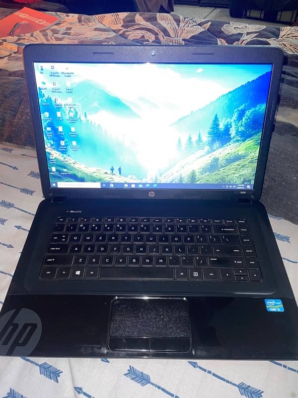 HP 2000  Notebook Core i5 4 GB Ram 700 GB ROM extendable 11