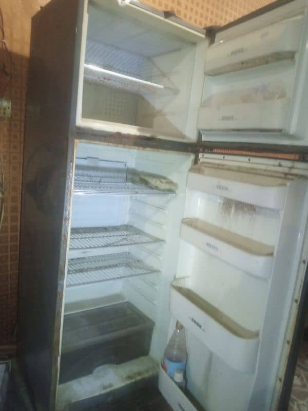 Dawlence Full Size Refrigerator is for sale . . 2