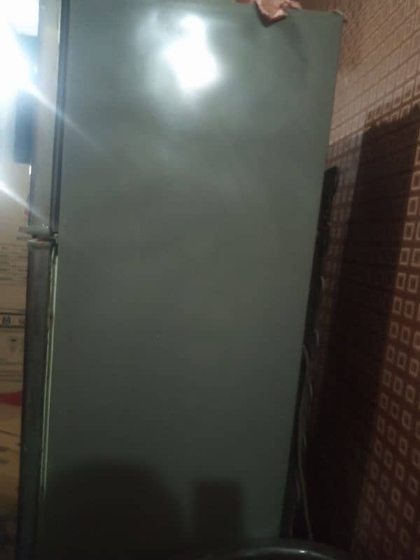 Dawlence Full Size Refrigerator is for sale . . 6