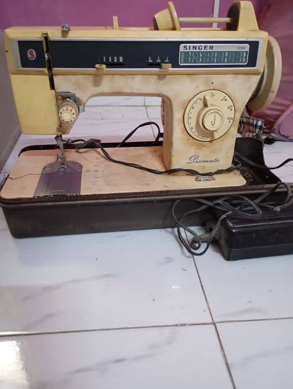 SINGER 1288 SEWING MACHINE 0