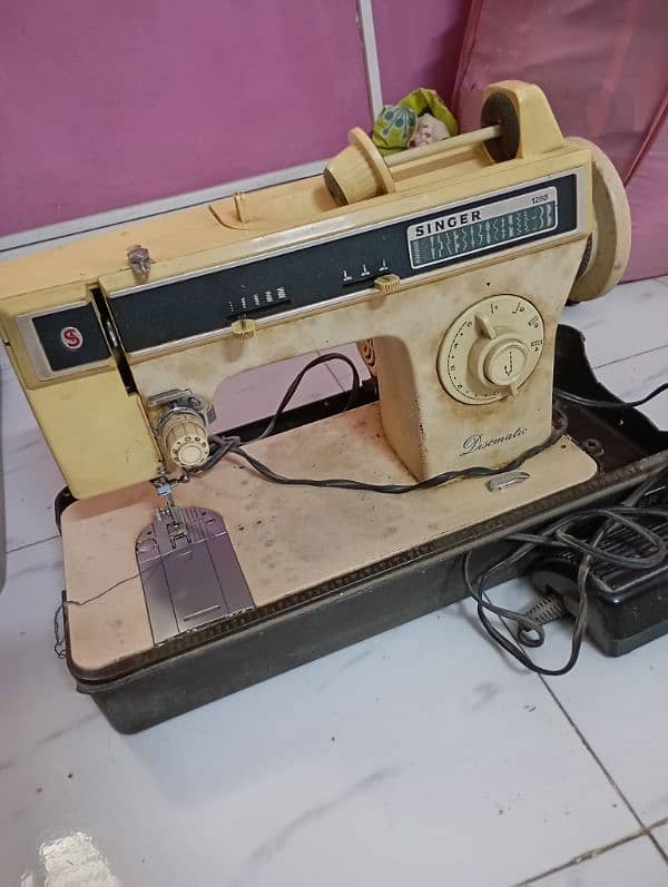 SINGER 1288 SEWING MACHINE 4