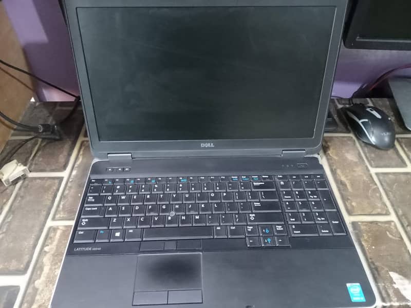 Dell Latitude E6540 0