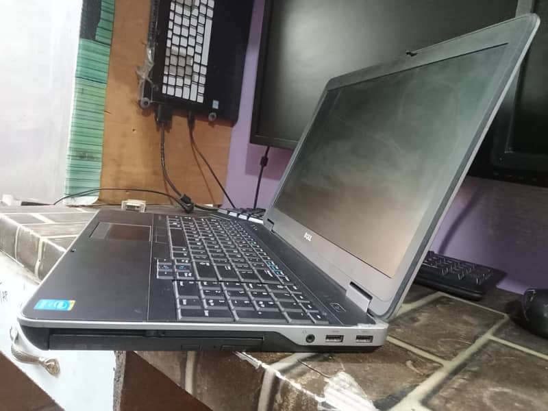 Dell Latitude E6540 2