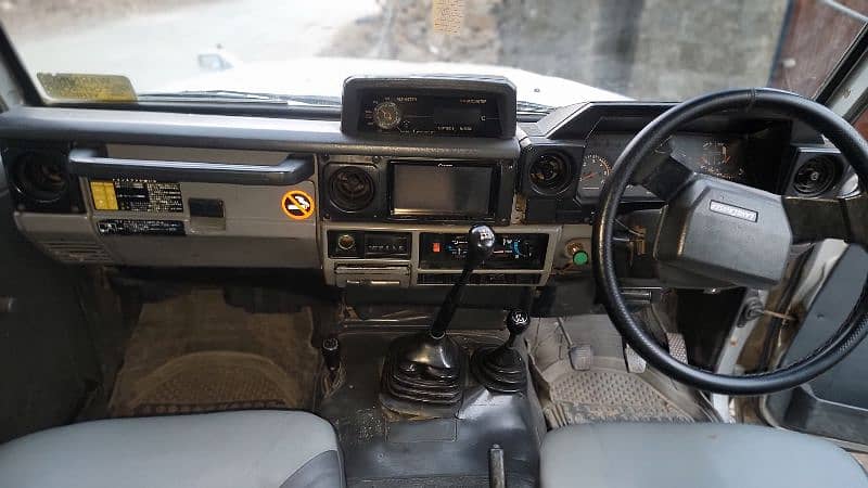 Toyota Land Cruiser(RKR) 1988 4