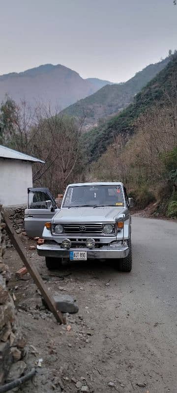 Toyota Land Cruiser(RKR) 1988 8