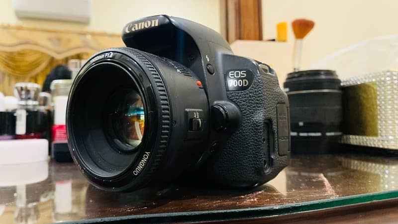 Canon DSLR - E700D 1