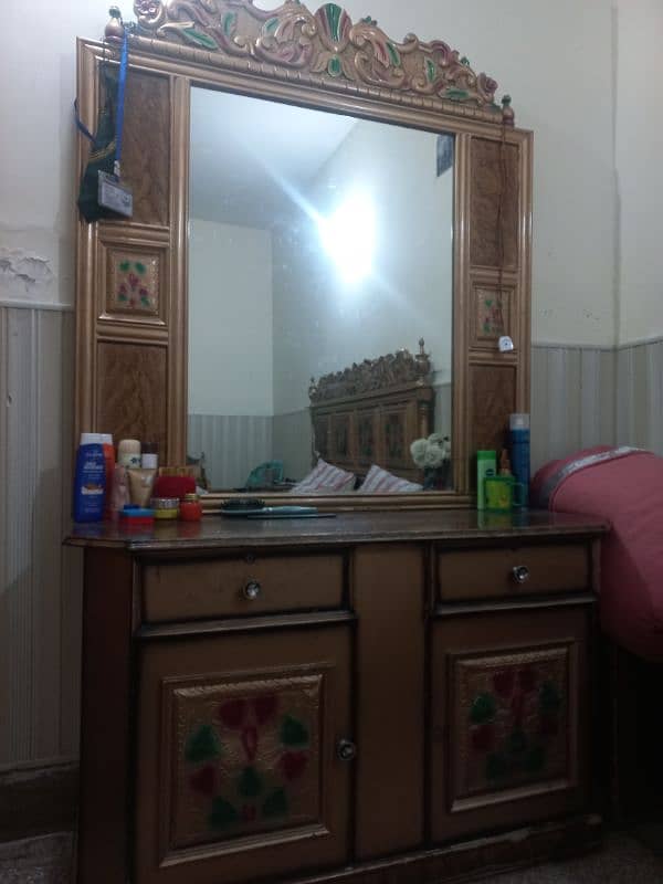 Dressing table 0