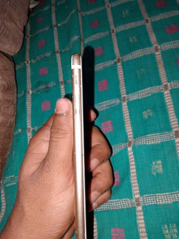 iphone 6s non pta but it's good bettery health 74 5