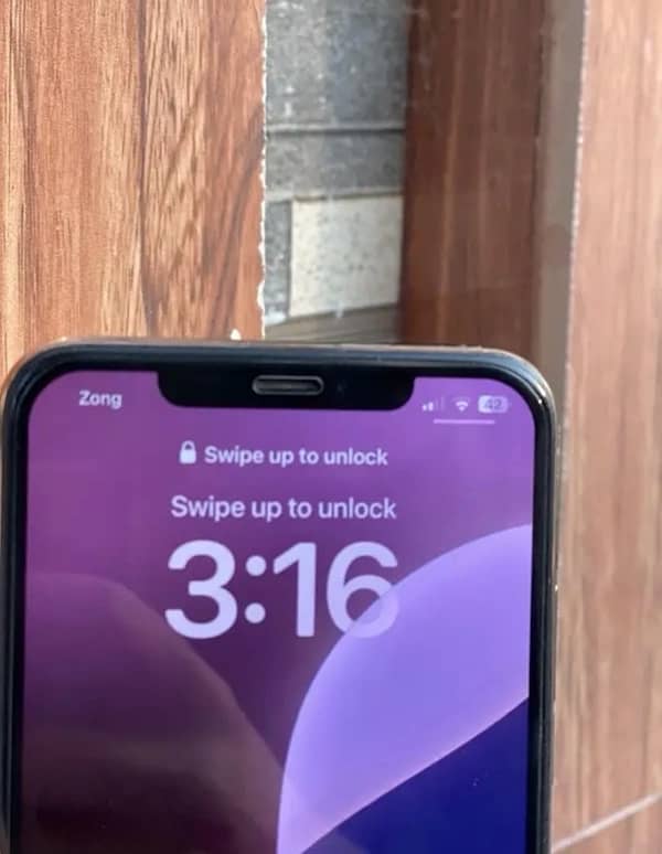 Iphone xs max 64gb non pta sims working 6