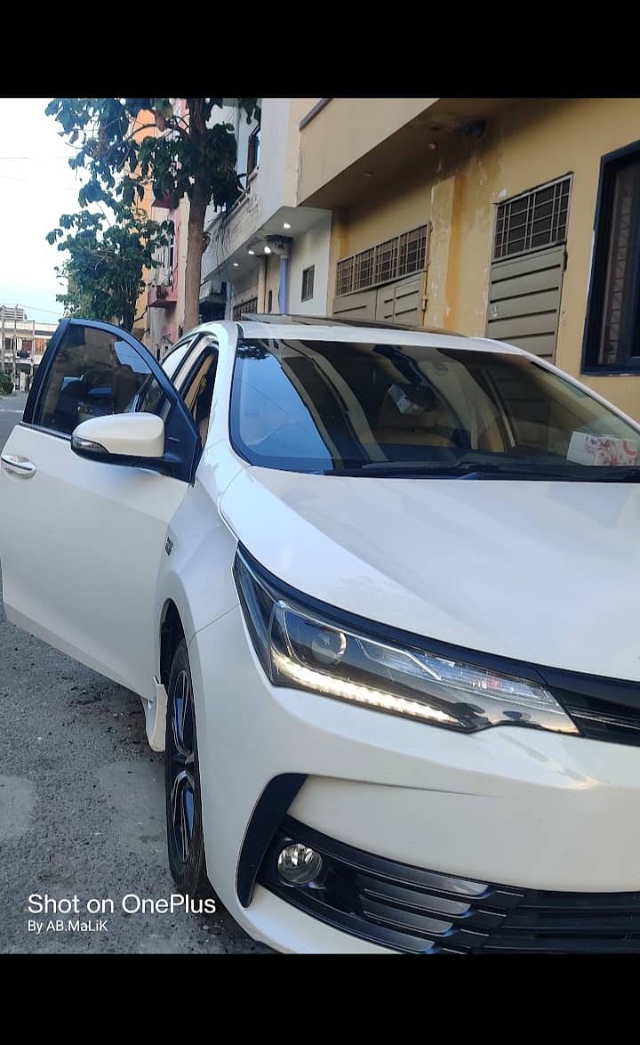 Toyota Altis Grande 1.8  2018 totally genuine 1