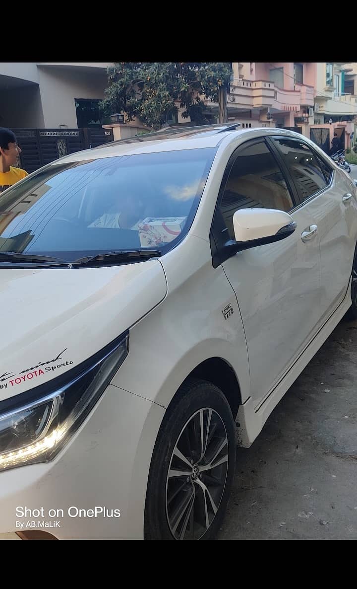 Toyota Altis Grande 1.8  2018 totally genuine 4