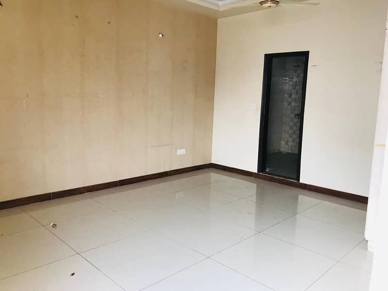 Defence DHA phase 5 badar commercial 3 bed D D apartment 1rst floor family building at good location available for rent 1