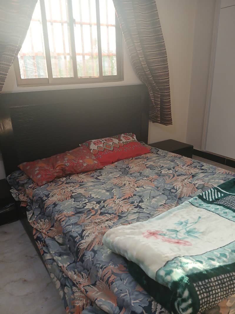 Wooden bed, ground bed. 6