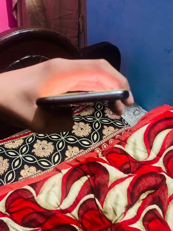 Salam iphone xs max 10/10 he urgent sale 0