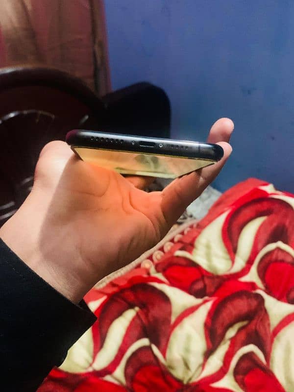 Salam iphone xs max 10/10 he urgent sale 4