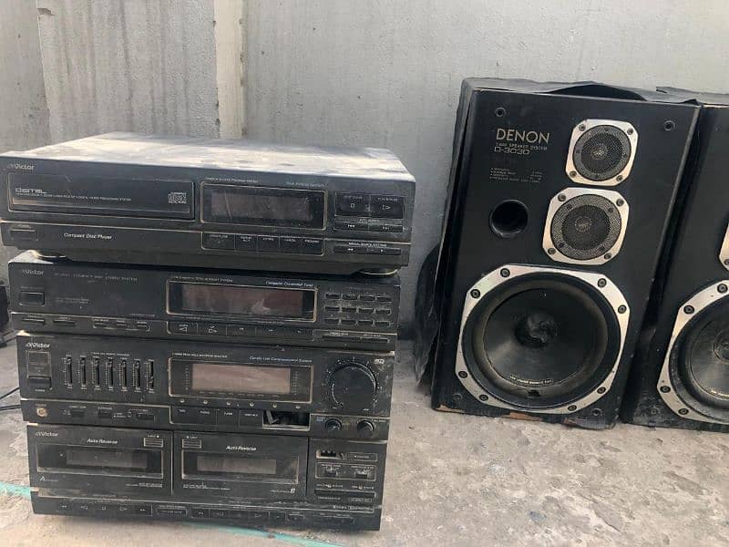 lcd moniter plus amplifier and speaker etc 2