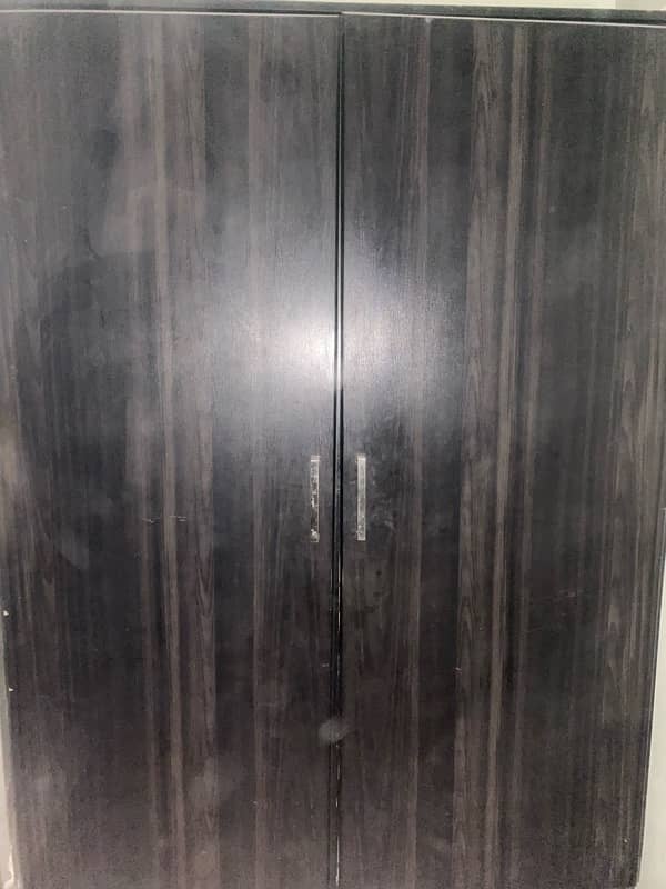 Almari wood. Double door Good condition Full size Achi Quality Mai 0