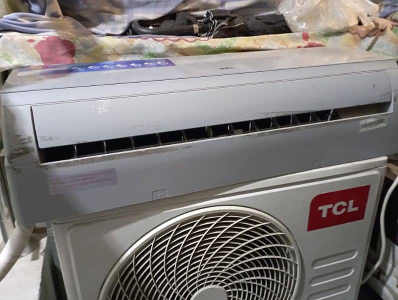 Bahtreen condition 1 Ton TCL Inverter Air conditioner aik season used 2