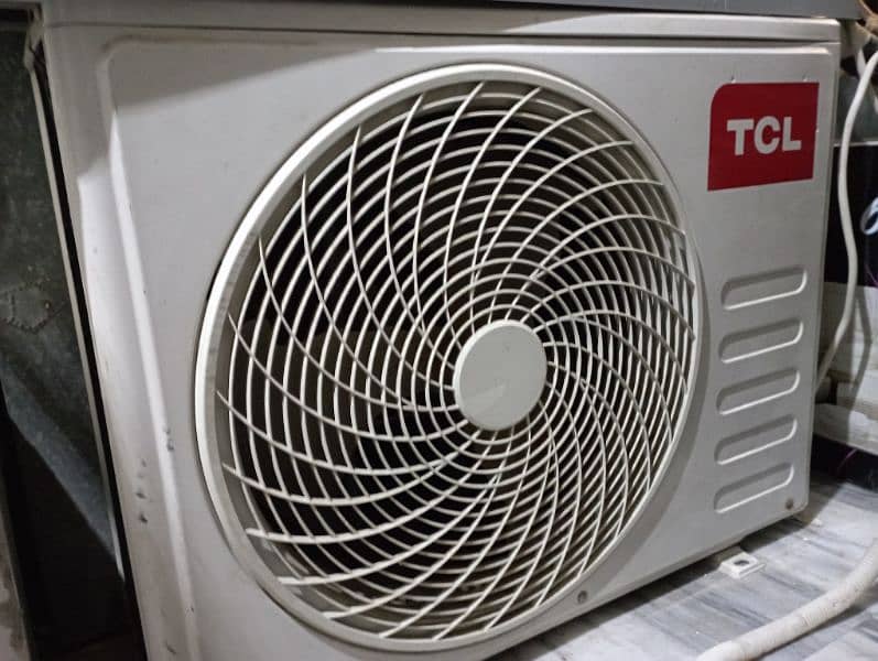 Bahtreen condition 1 Ton TCL Inverter Air conditioner aik season used 3