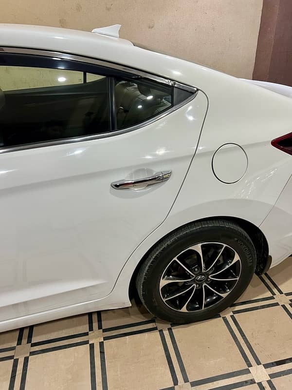 Hyundai Elantra 2022 3