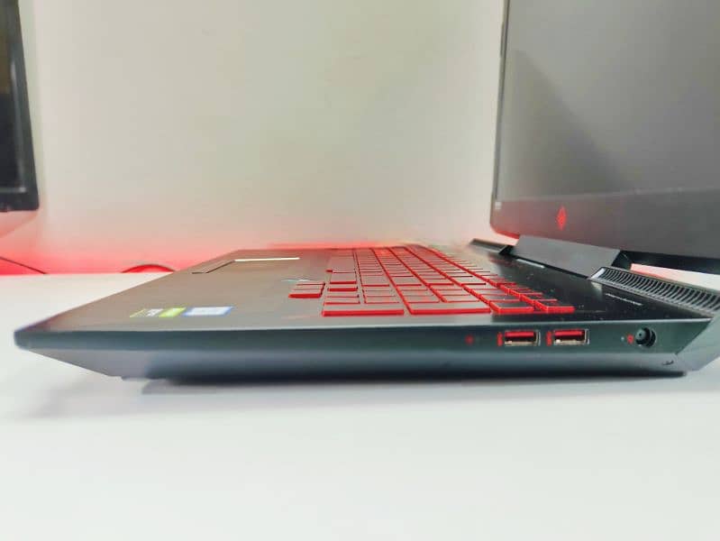 HP OMEN 17t  Gaming Laptop (Model 17-an104ne), Intel 8Th Gen i7-8750H 5