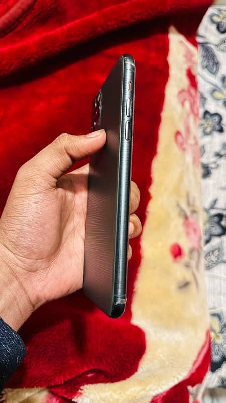 IPhone 11 pro max 64GB Non PTA74999 1