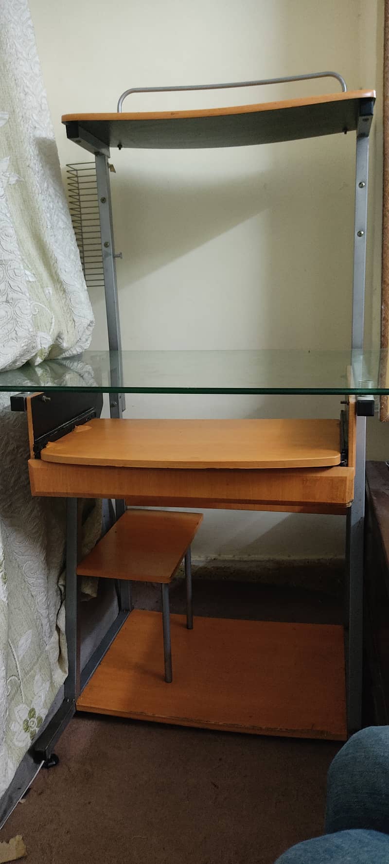 Computer table 6