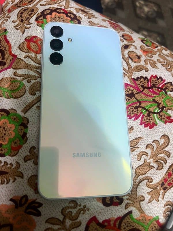 Samsung a15 8/256 ice white color 0