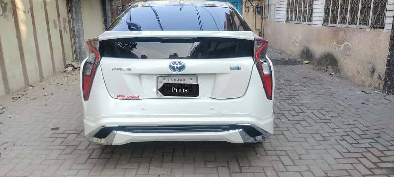 Toyota Prius 2018 3