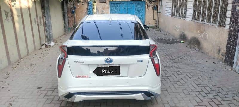 Toyota Prius 2018 4