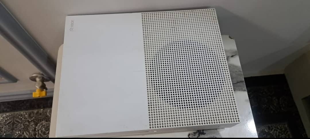  Xbox One S – Excellent Condition, Urgent Sale 0