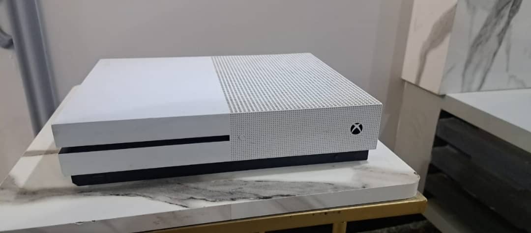  Xbox One S – Excellent Condition, Urgent Sale 1