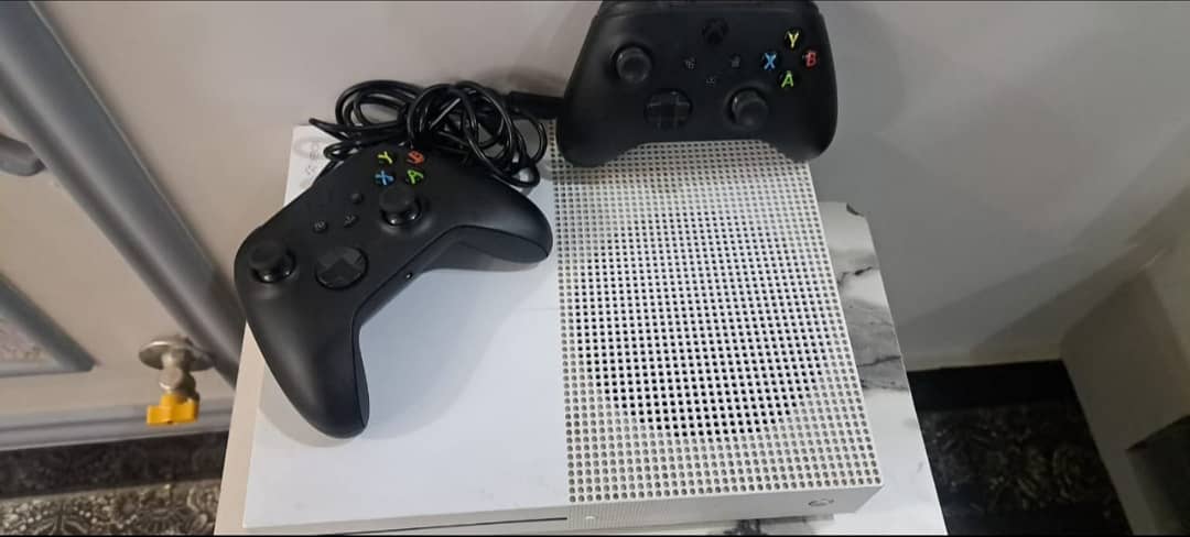  Xbox One S – Excellent Condition, Urgent Sale 2