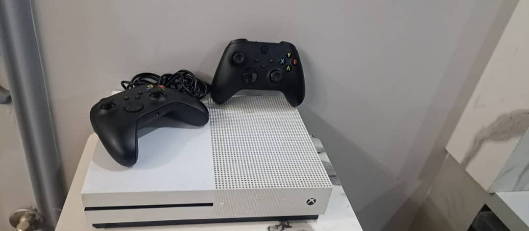  Xbox One S – Excellent Condition, Urgent Sale 4