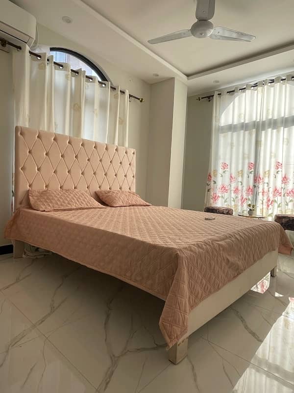 Queen size bed , Peach colored Classy Bed / Wooden bed 0