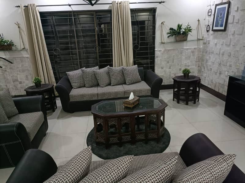 01 KANAL LIKE NEW FURNISHED LOWER PORTION AVAILEBAL FOR RENT IN BAHRIA TOWN LAHORE 0