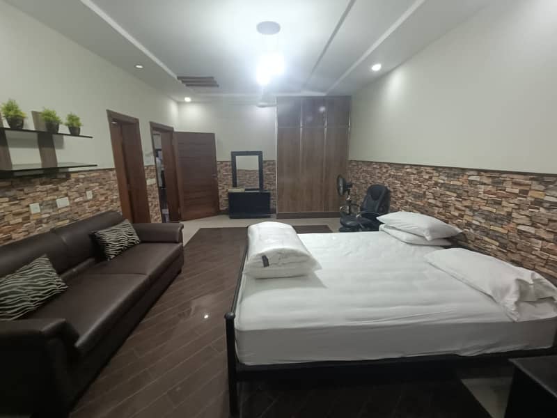 01 KANAL LIKE NEW FURNISHED LOWER PORTION AVAILEBAL FOR RENT IN BAHRIA TOWN LAHORE 21