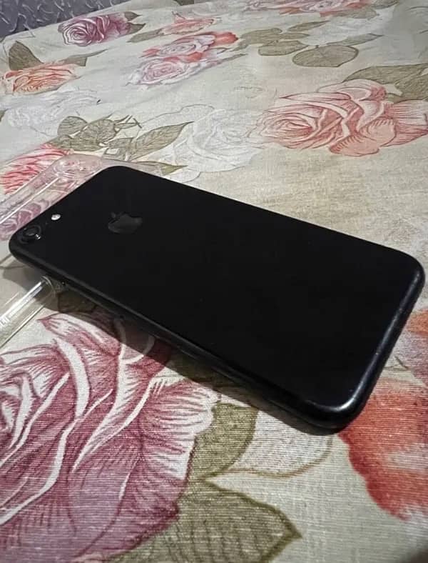 iPhone 7 pta urgend sell 1