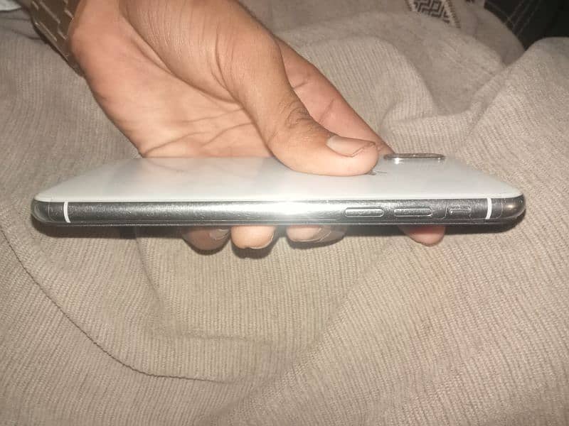 iPhone X 64GB Non PTA 3