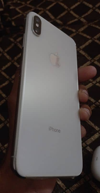 iPhone Xs max 256GB storage 1