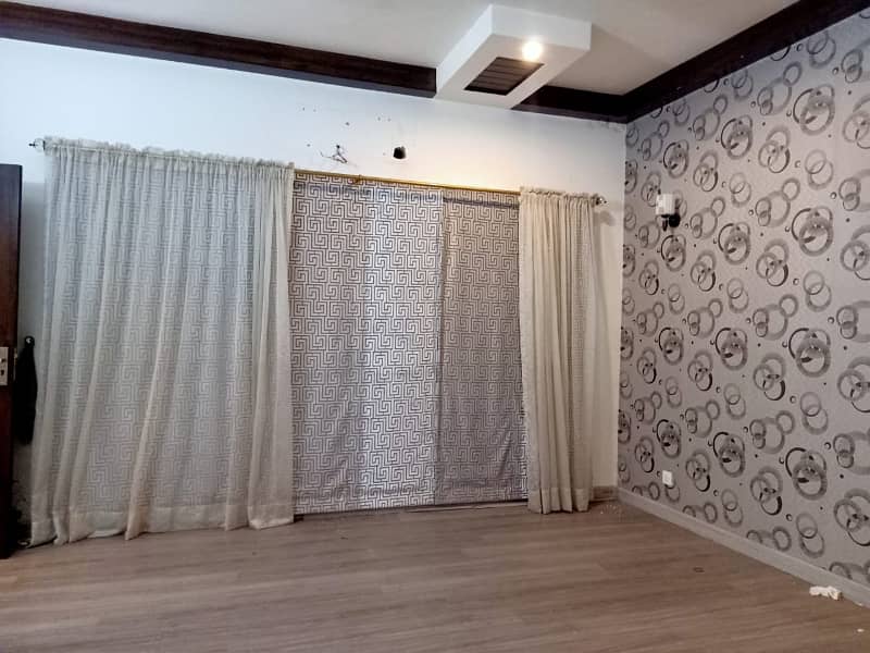 1 Kanal Beautiful Bunglow House available for Rent on Very Low Price and Beat location 22